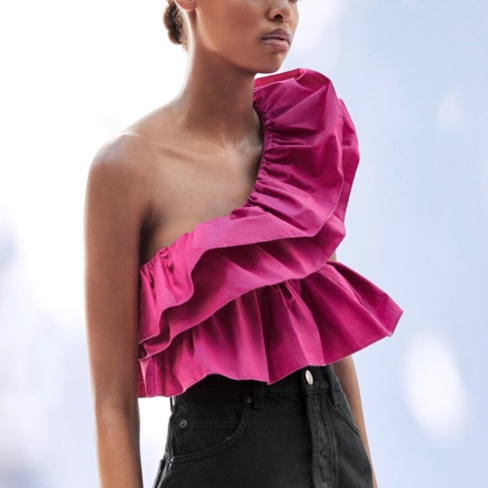 New with tags ZARA ruffled pink crop top size L